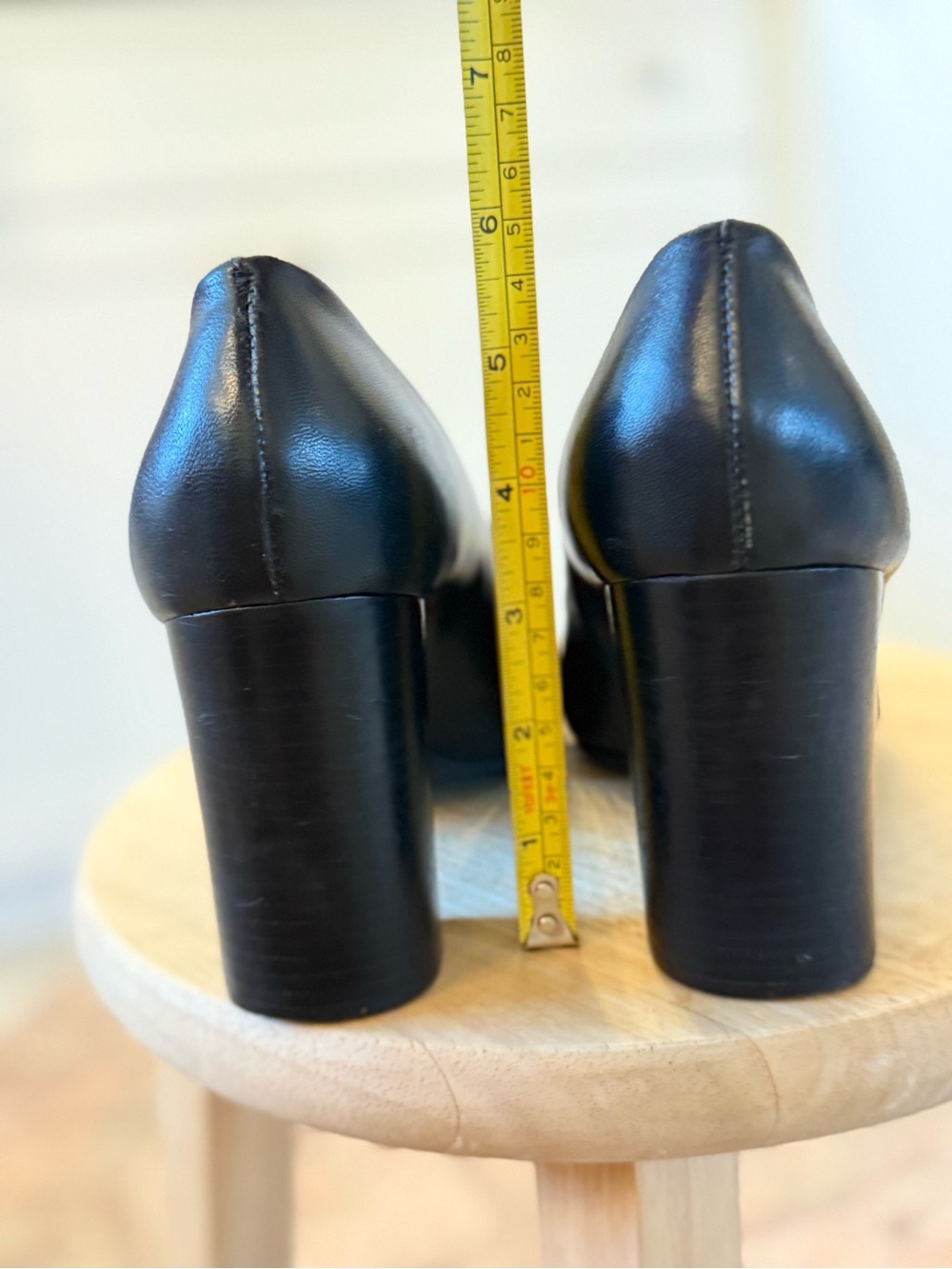 Tory Burch Black Leather Logo Round-Toe Pumps - Picture 2 of 5